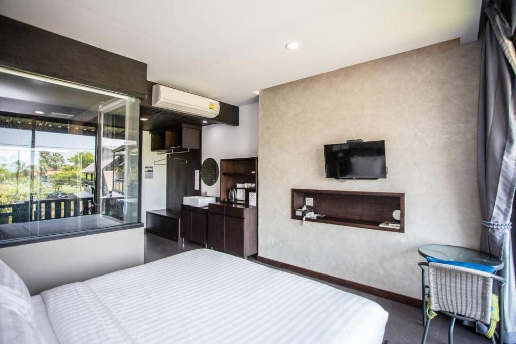 Double Room with Balcony room - Image 3