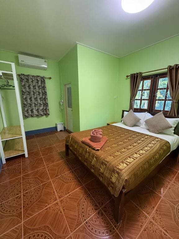 Three-Bedroom Holiday Home room - Image 1