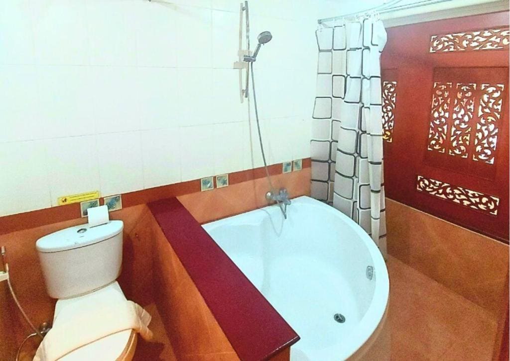 Deluxe Pool View room - Image 1