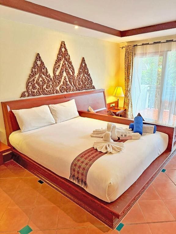 Deluxe Pool View room - Image 3