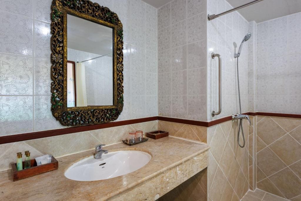 Deluxe Suite room - Image 3