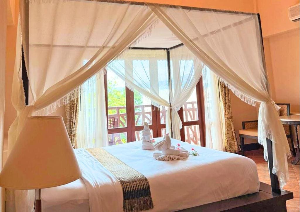Honeymoon Suite room - Image 1