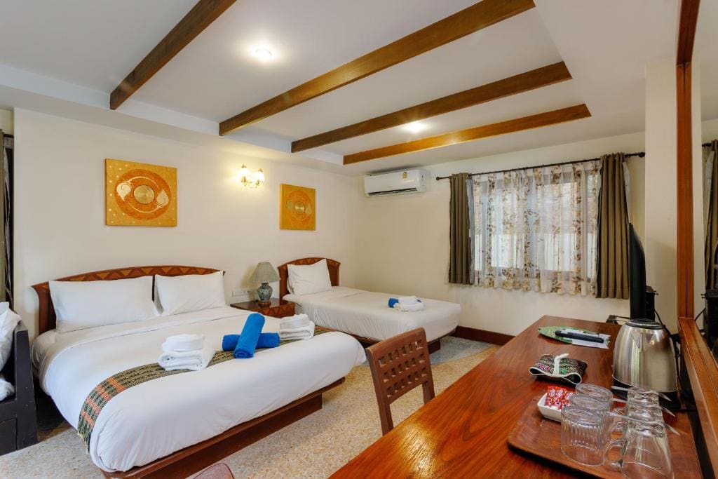 Family Room room - Image 1
