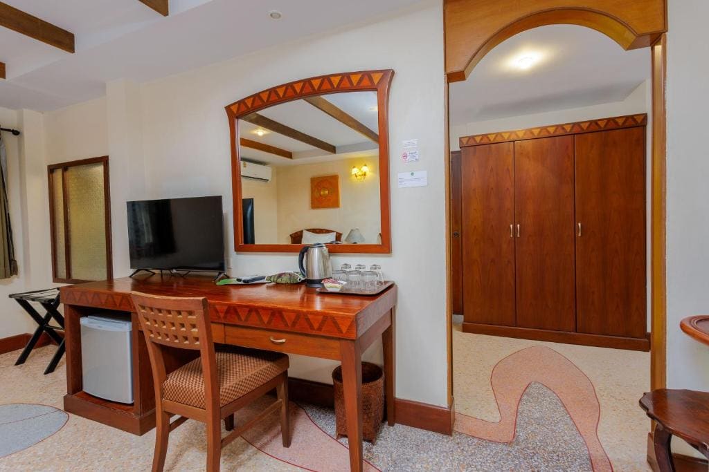 Family Room room - Image 3