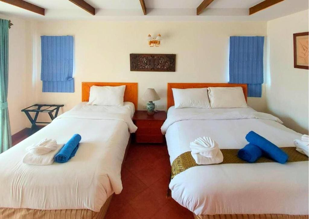 Superior Triple Room room - Image 1