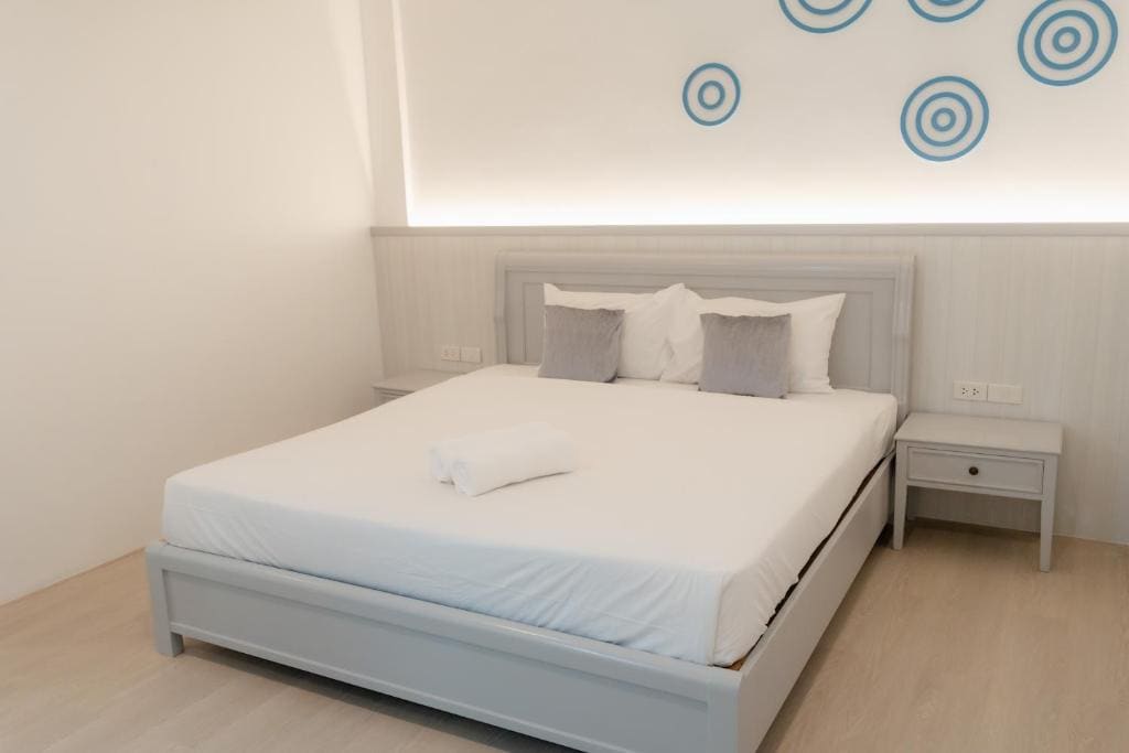 Family Room room - Image 2