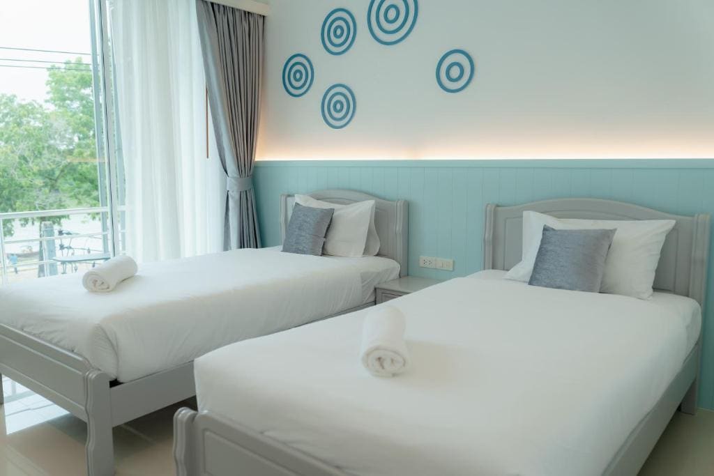 Twin Room with River View room - Image 2