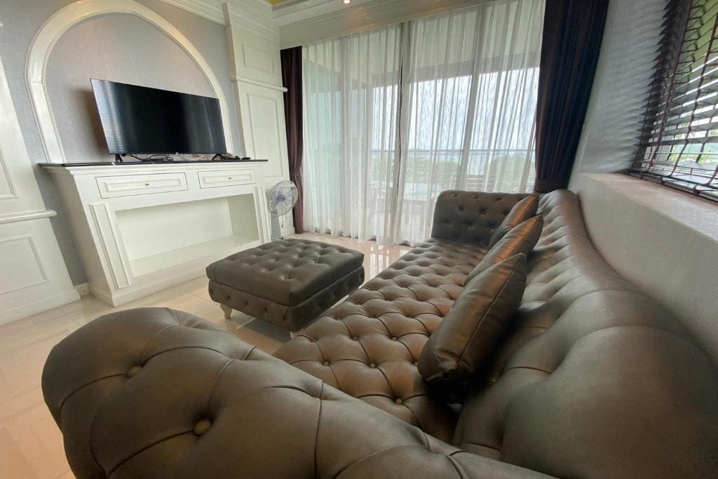 Family Room room - Image 2