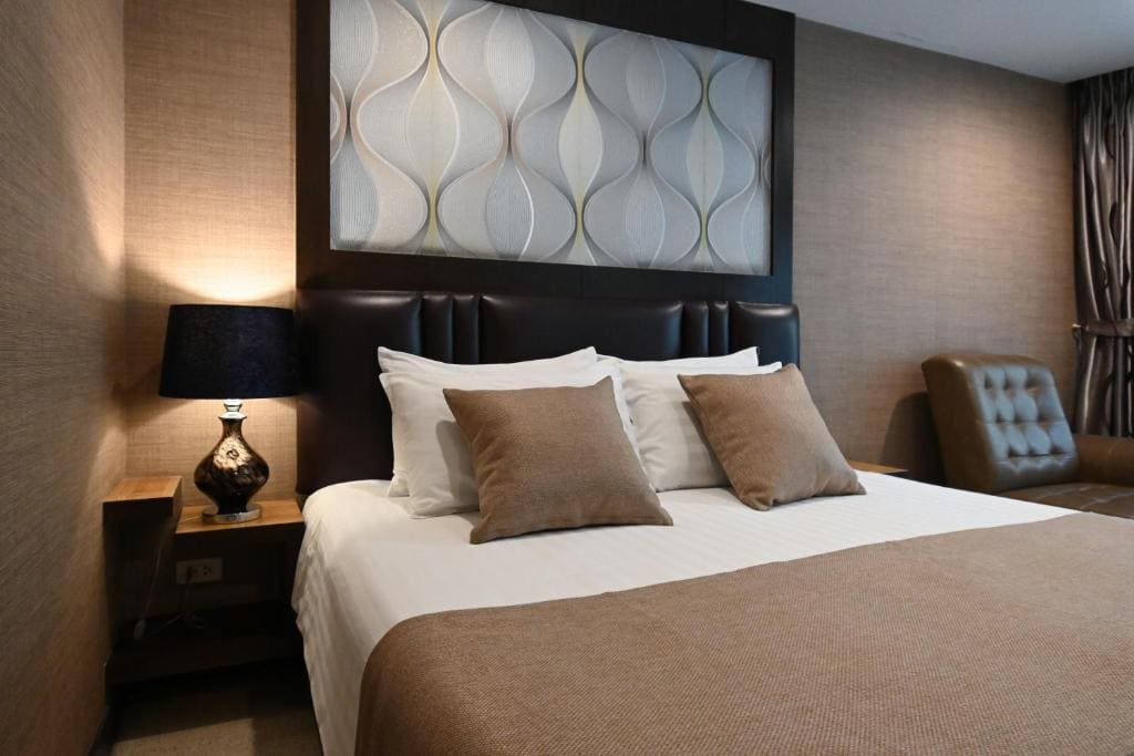 Deluxe Pool Access Double Room room - Image 1