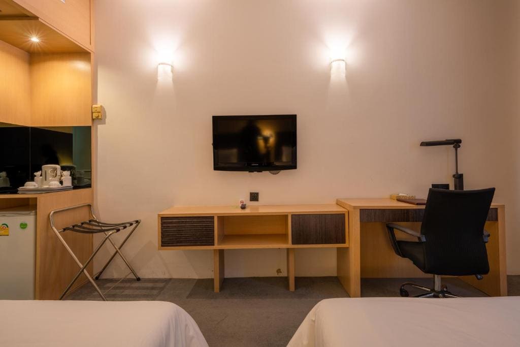 Superior Twin Room room - Image 3
