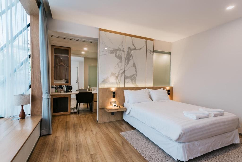 Deluxe Double Room with City View room - Image 3