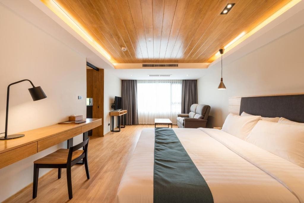 Junior Suite with Balcony room - Image 3