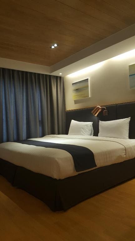 Deluxe King Room room - Image 3
