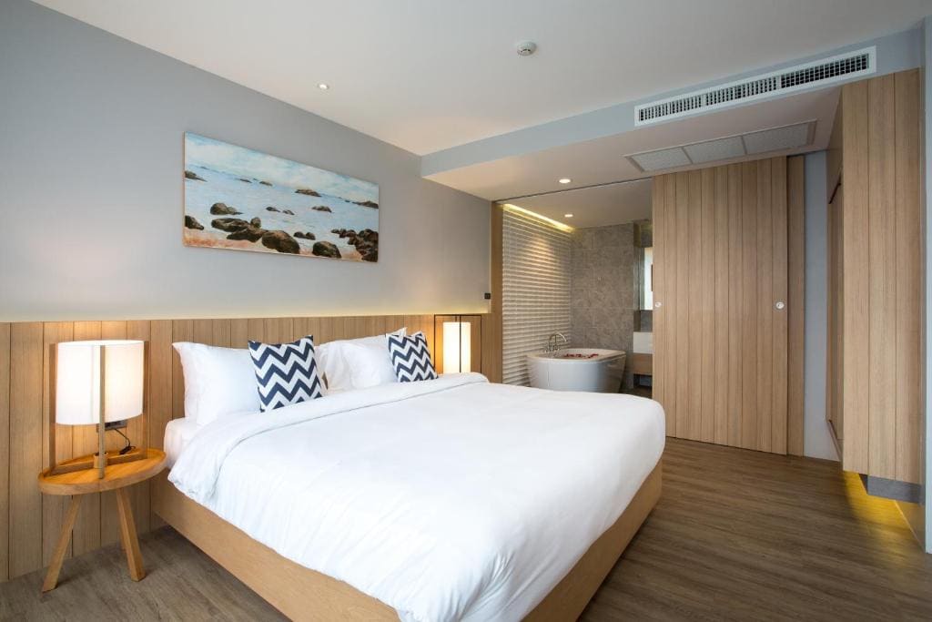 One-Bedroom Suite room - Image 2