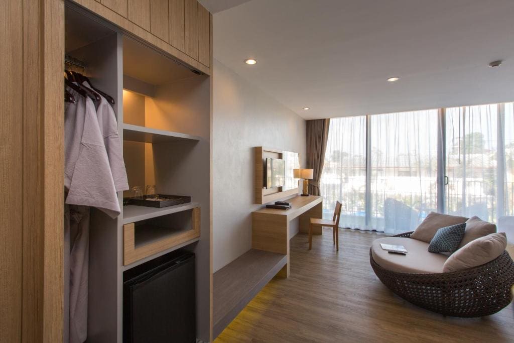 Two-Bedroom Pool Access Suite room - Image 3