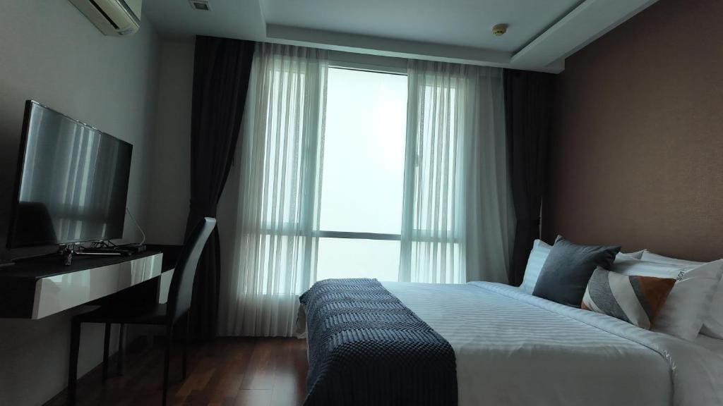 One-Bedroom Suite room - Image 3
