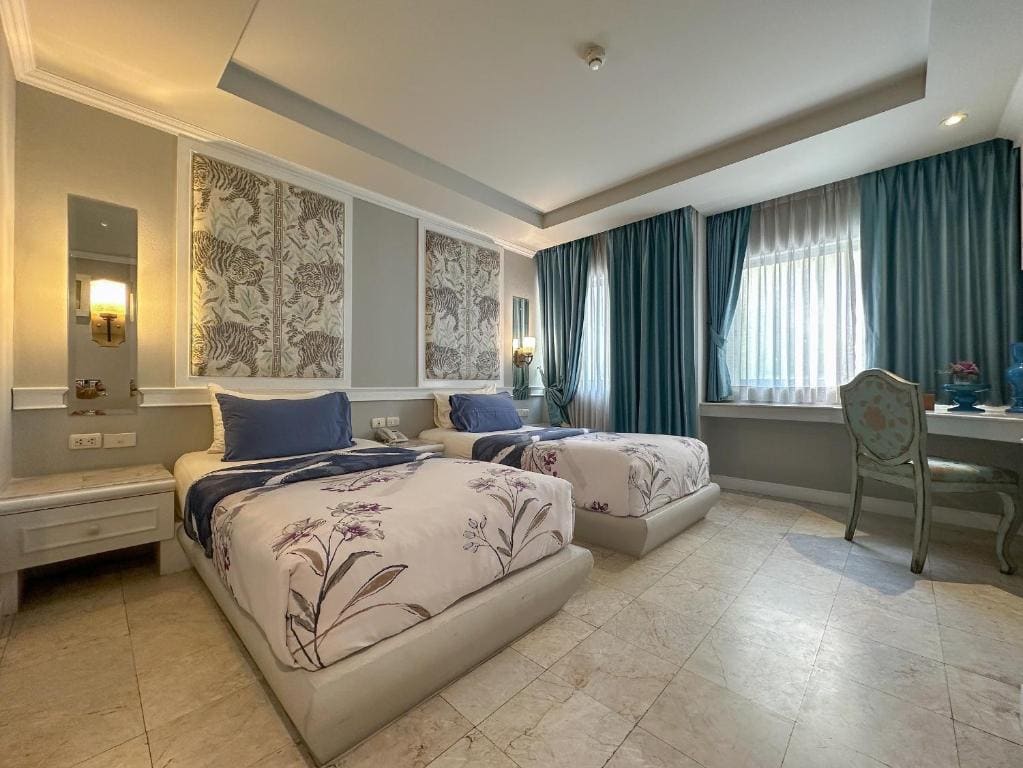 One-Bedroom Suite room - Image 2