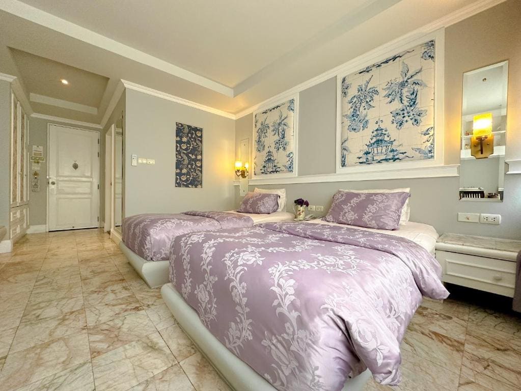 Superior Twin Room room - Image 3