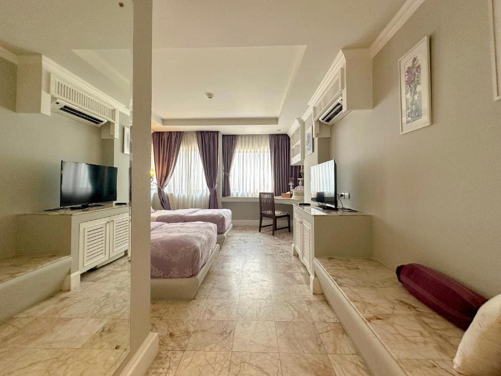 Superior Twin Room room - Image 2