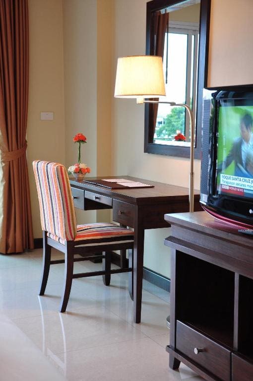 Superior Double Room with Pool View room - Image 3