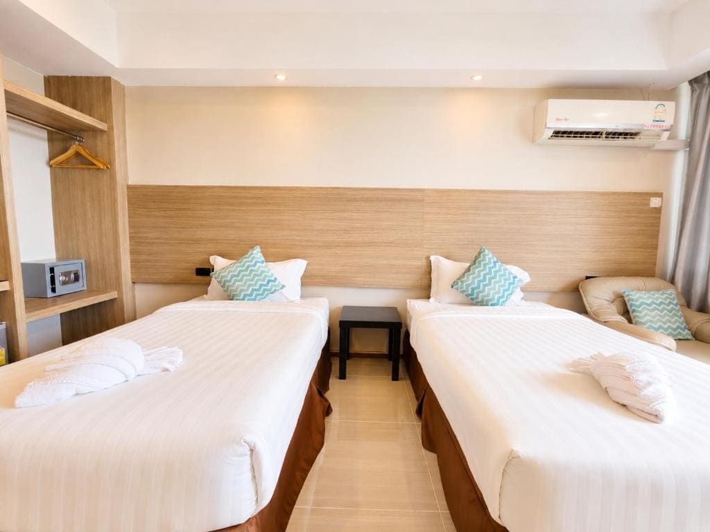 Superior Twin Room room - Image 3