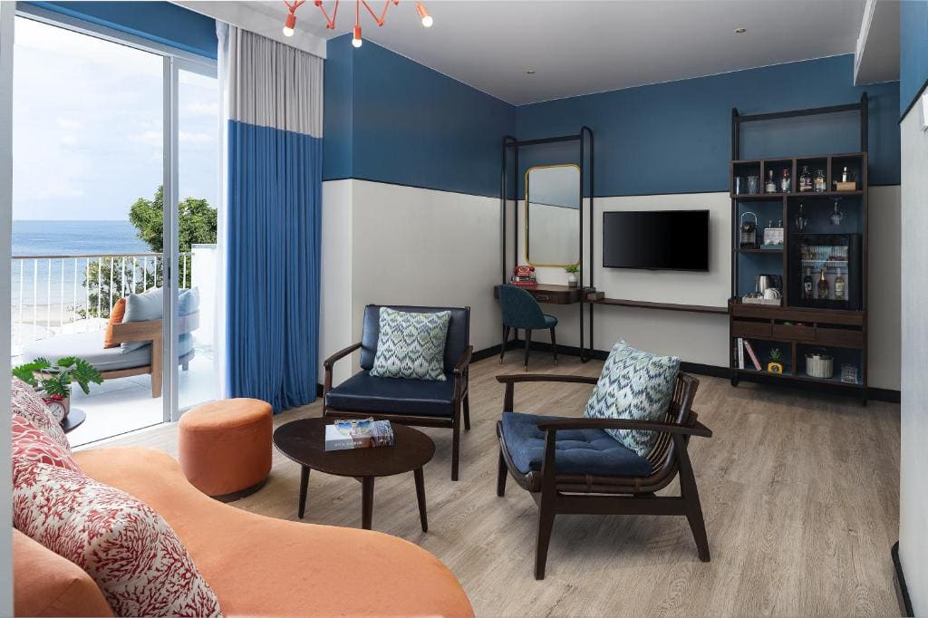 Cool Pool View Room room - Image 3