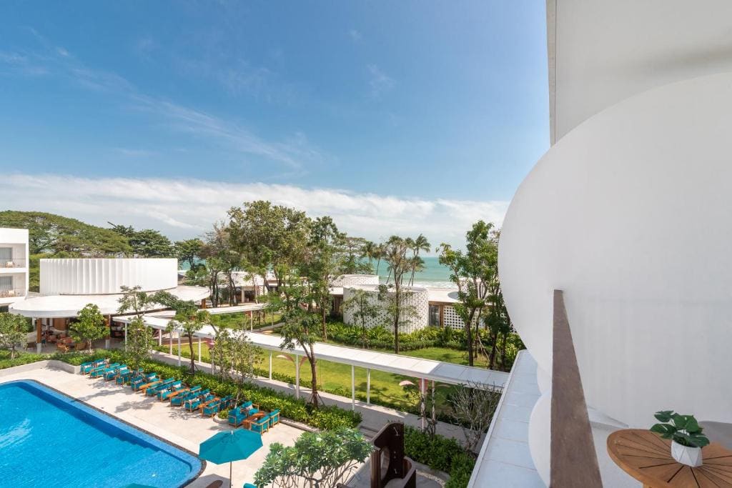 Fabulous Seaview Room room - Image 3
