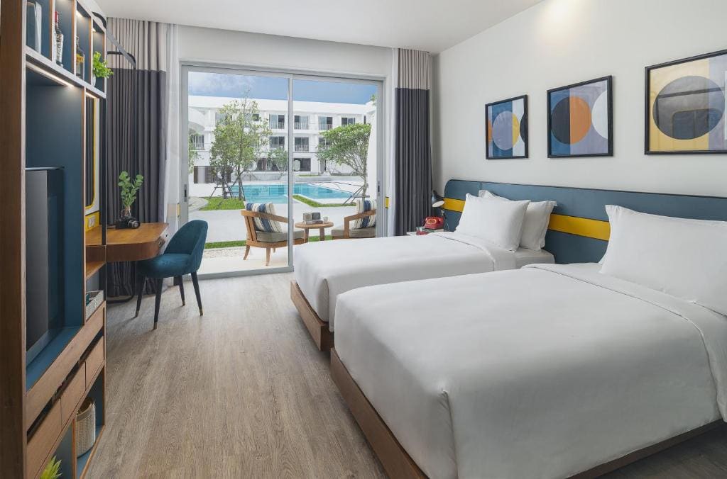 Funky Poolside Room room - Image 2