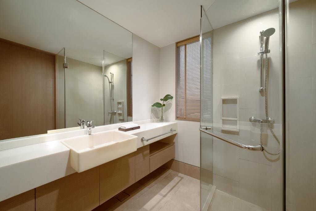 Deluxe Skyline Room room - Image 3