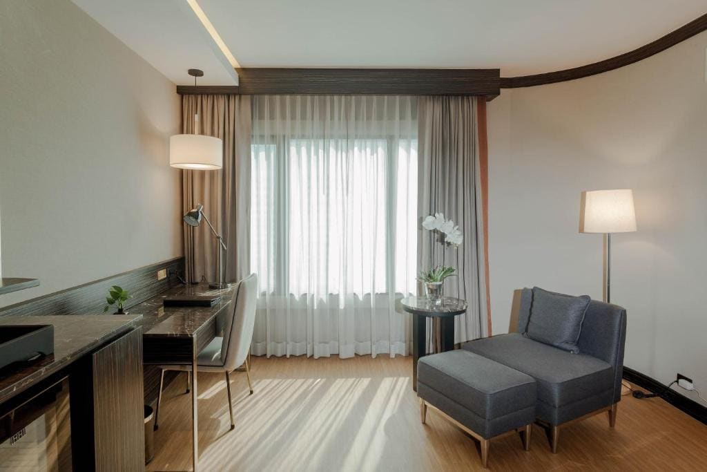 Executive Suite room - Image 3