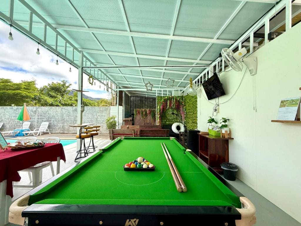 Double Room with Pool View room - Image 3