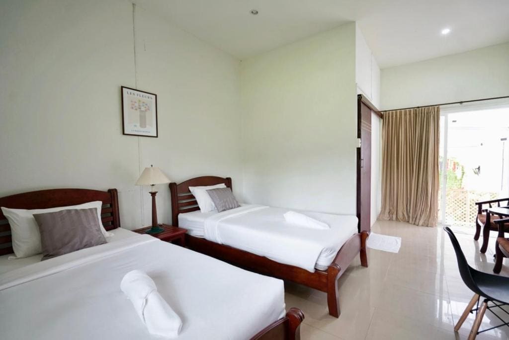 Twin Room with Pool View room - Image 1