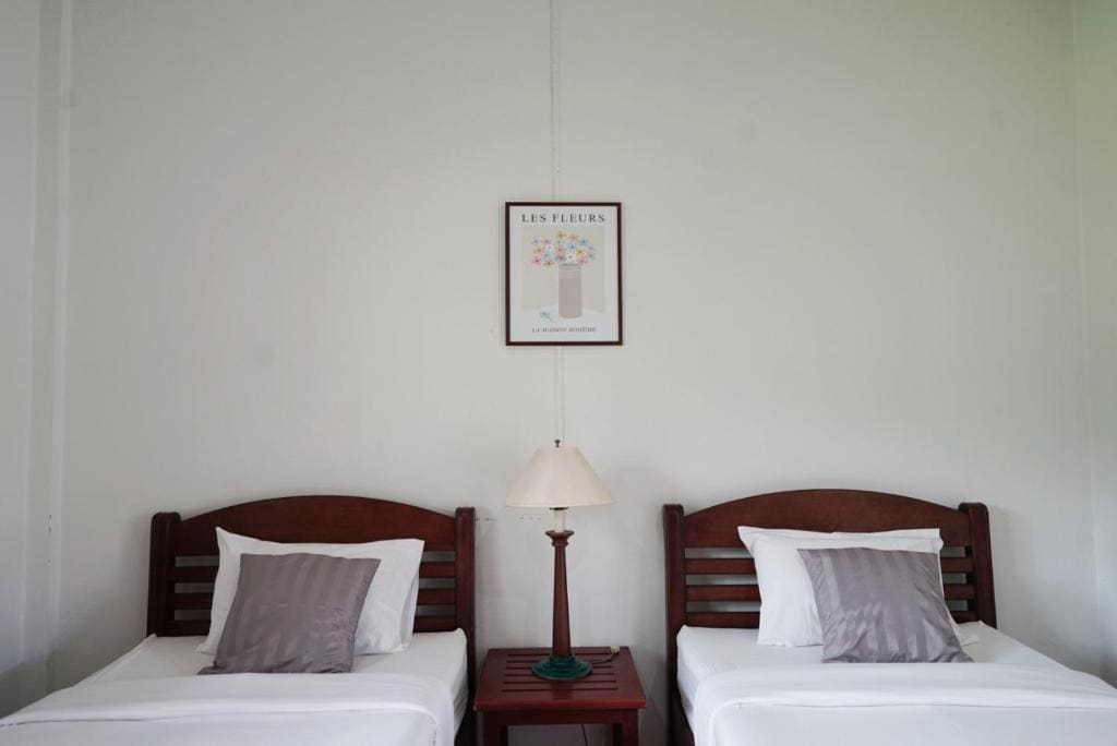 Twin Room with Pool View room - Image 2