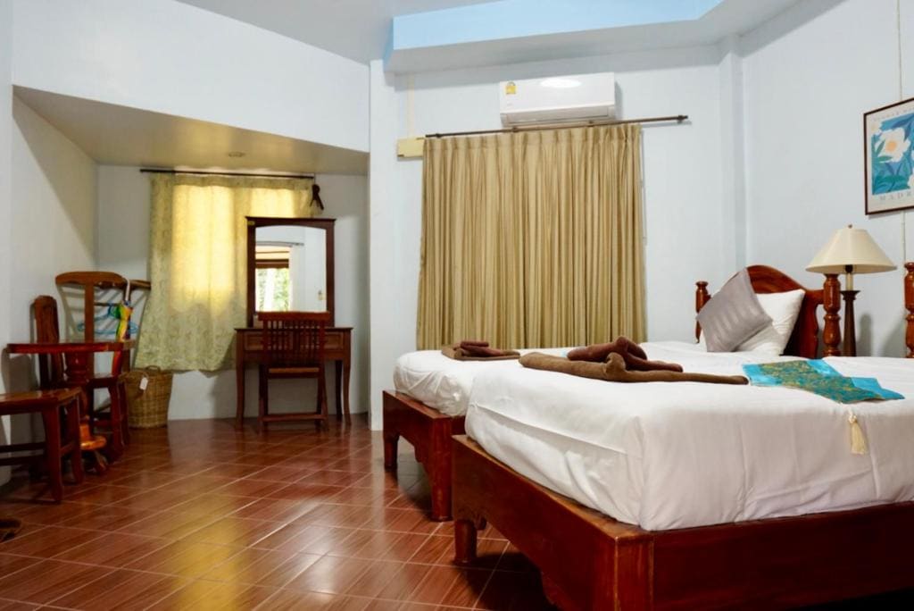 Twin Room with Private Bathroom room - Image 2