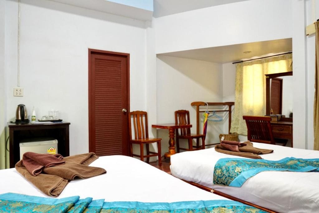 Twin Room with Private Bathroom room - Image 3