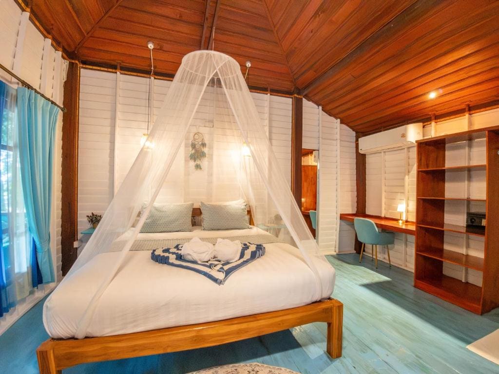 Studio with Pool View room - Image 1