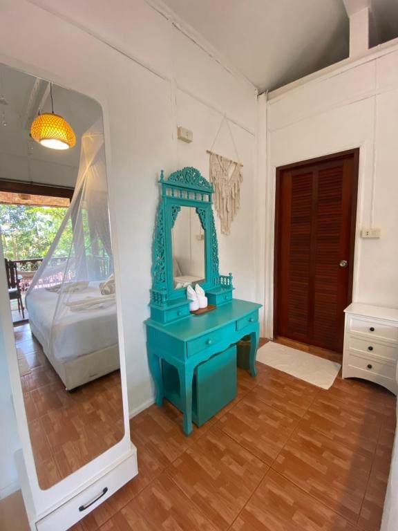 Family Poolside Suite room - Image 3