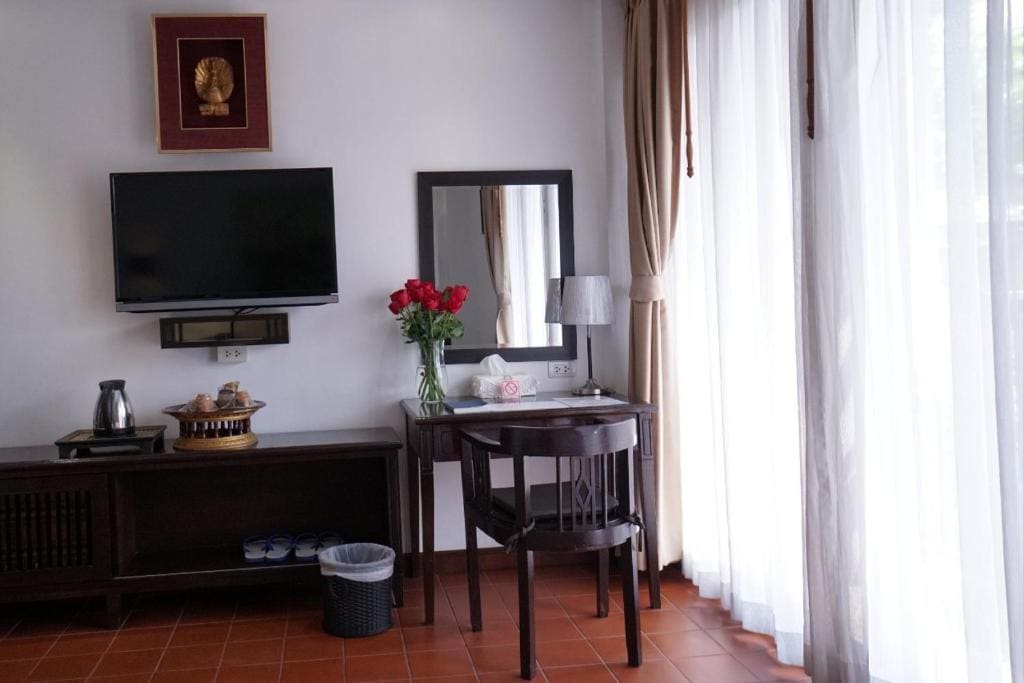 Superior Double Room with Balcony room - Image 3