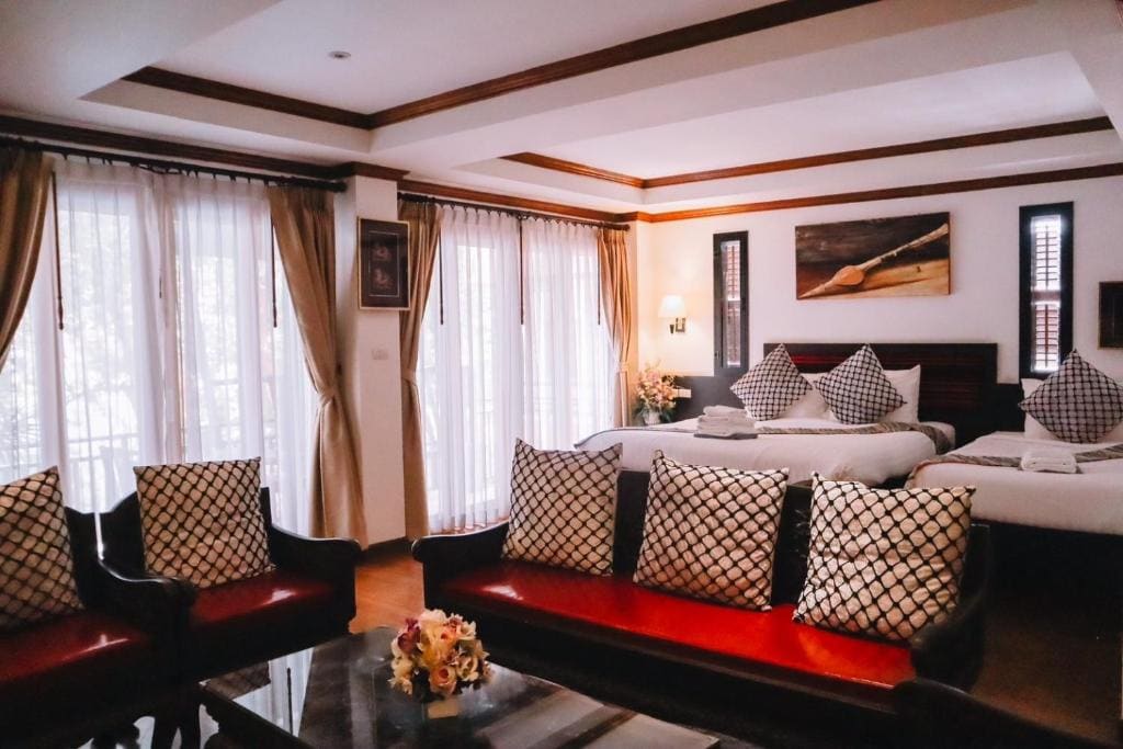 Family Room with Balcony room - Image 3