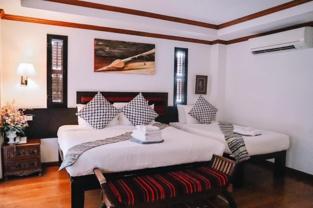 Family Room with Balcony room - Image 2
