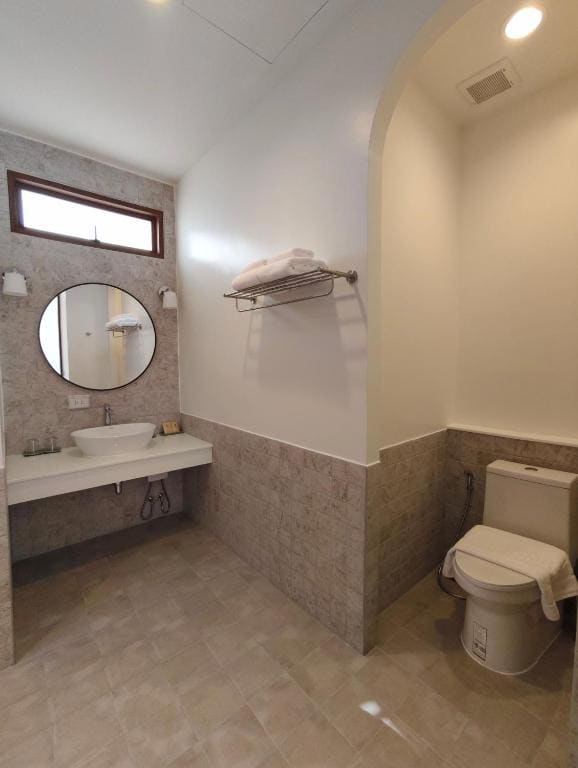 One-Bedroom Suite room - Image 2