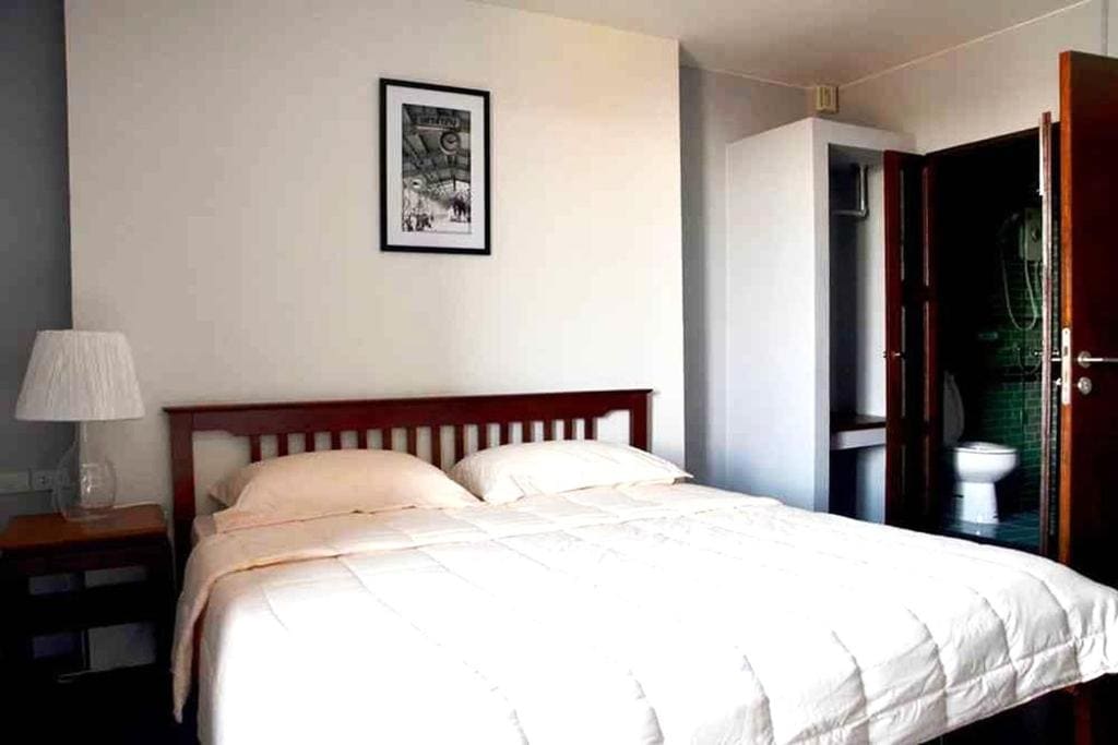 Deluxe Double Room with Balcony room - Image 2