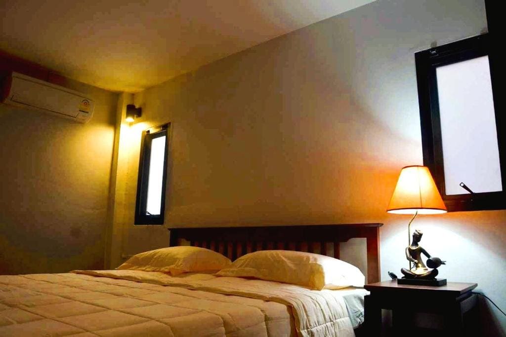 Deluxe King Room room - Image 2