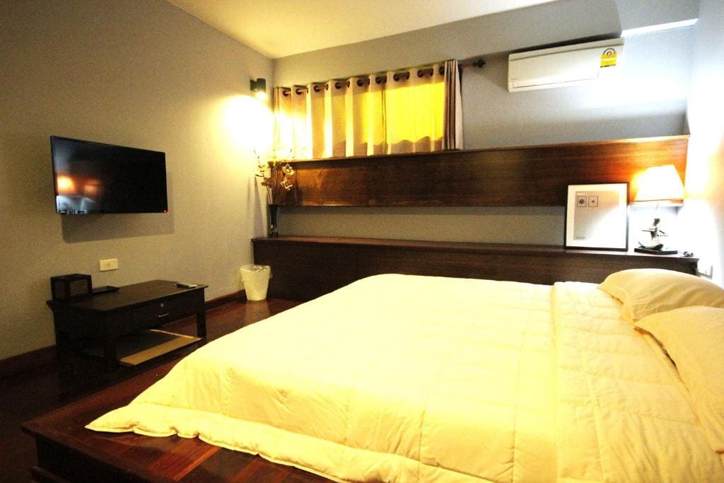 Deluxe King Room room - Image 3
