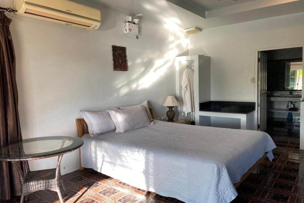 Deluxe Bungalow room - Image 1