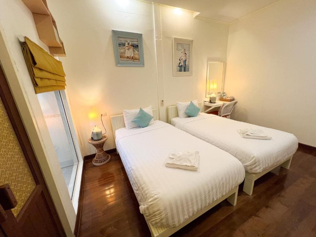 Standard Twin Room room - Image 1
