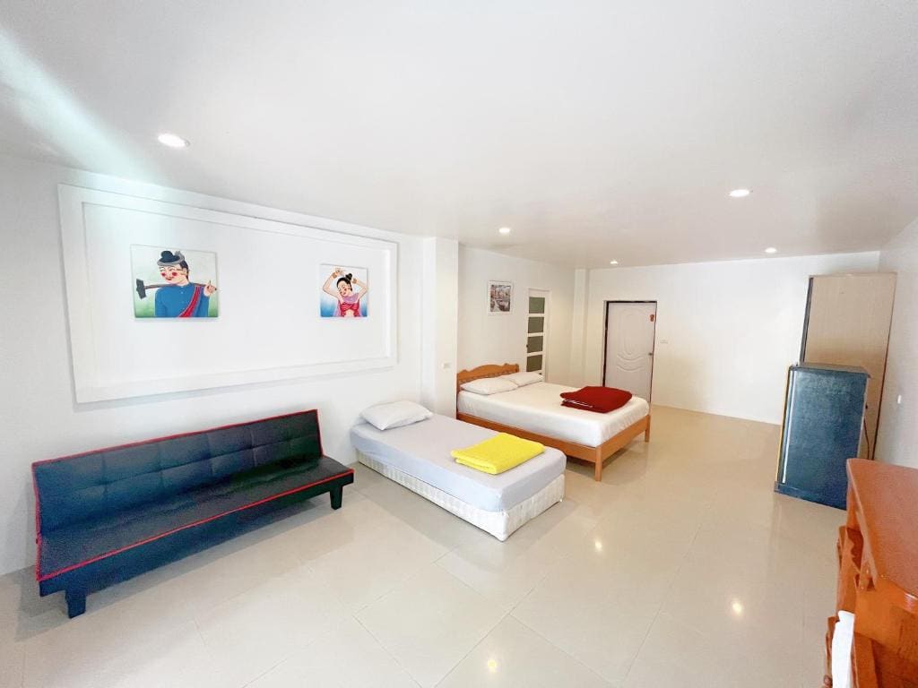 Standard Quadruple Room room - Image 3
