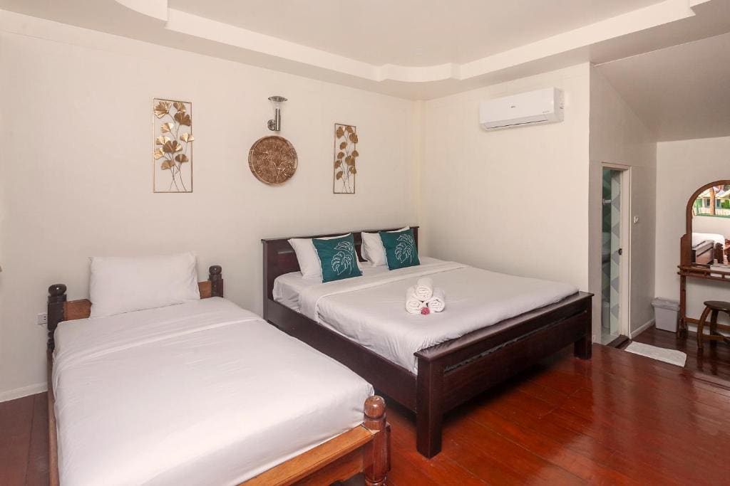 Triple Room with Pool View room - Image 2