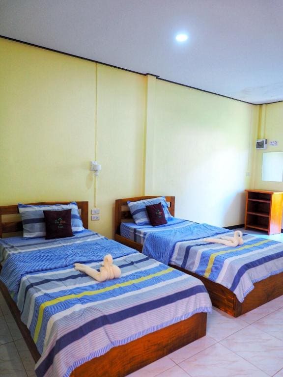 Deluxe Twin Room room - Image 1
