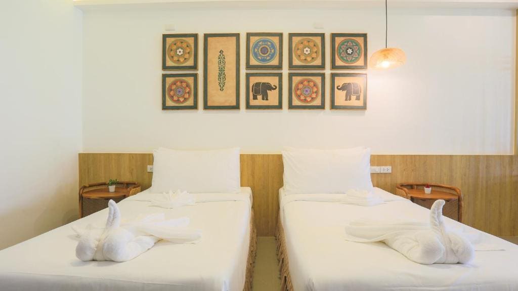 Deluxe Double or Twin Room with Lake View room - Image 3